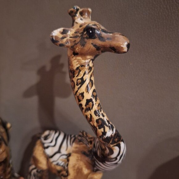 La Vie Giraffe Kissing Pair Set Safari Decoupage Patchwork Glazed Zebra 10 Inch - Picture 2 of 8